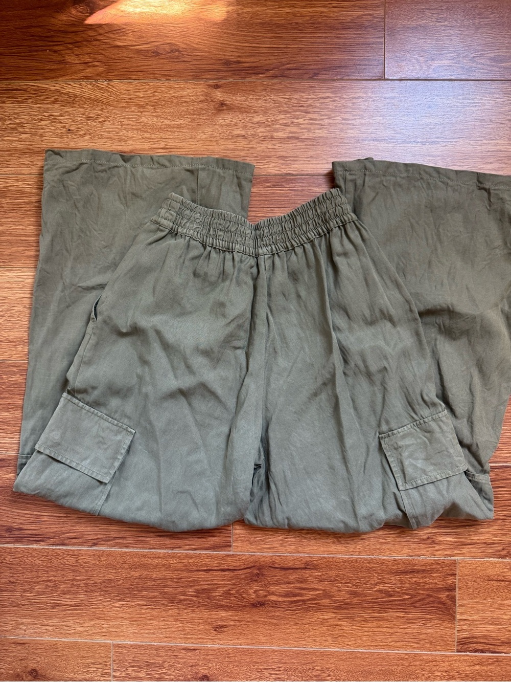 Alice + Olivia Olive Green Linen Cargo Pants with Drawstring Waist - Picture 2 of 5